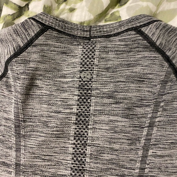 Rare lululemon swiftly tech - Picture 5 of 6